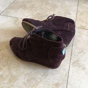 Toms wedge shoes